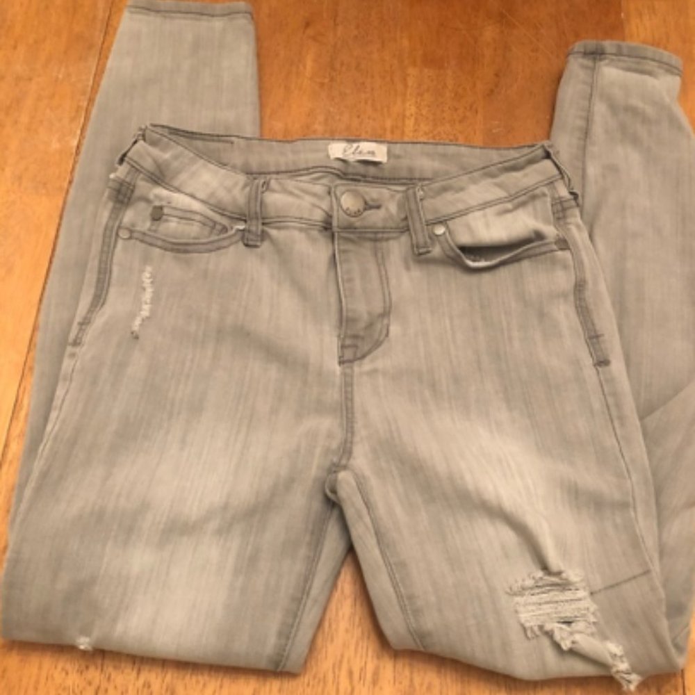 Boutique Gray Distressed Jeans Size Large -Elan
